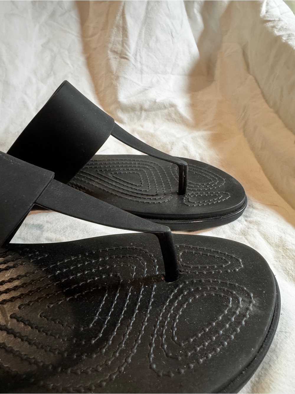 2 pairs CROCS Metallic Blush Pink/tan and Black/black Flip Flop Sandals, size 10 - Picture 8 of 10
